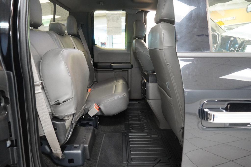 Used 2019 Ford F150 XLT w/ Equipment Group 302A Luxury AWD/4WD image 32
