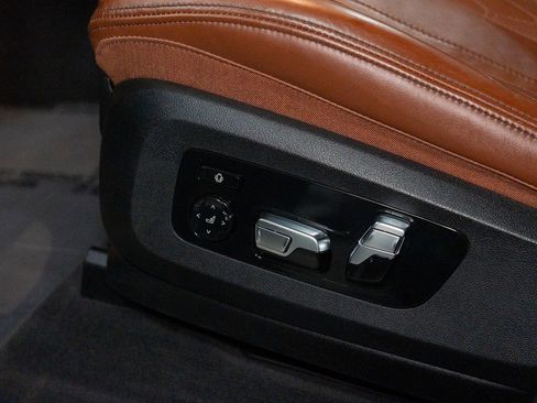 Used 2023 BMW X7 M60i image 20