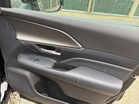 Used 2025 Toyota Grand Highlander AWD image 19