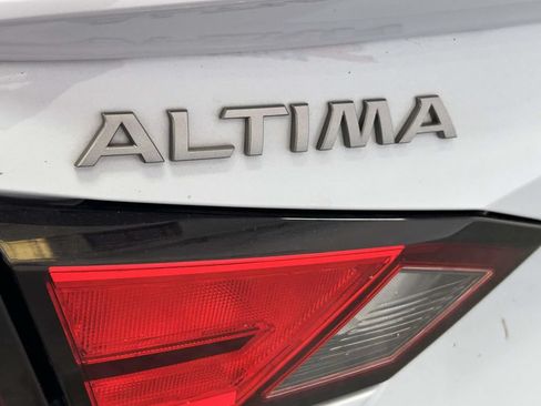 Used 2023 Nissan Altima 2.5 SR w/ SR Premium Package AWD/4WD image 10