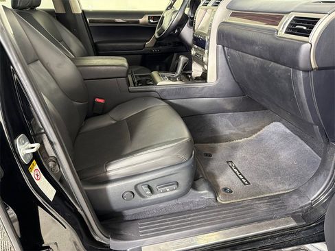 Used 2017 Lexus GX 460 w/ Navigation Package image 14
