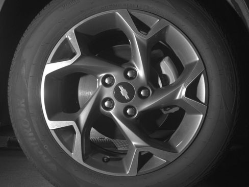Used 2025 Chevrolet Trax LT w/ LT Convenience Package FWD image 16
