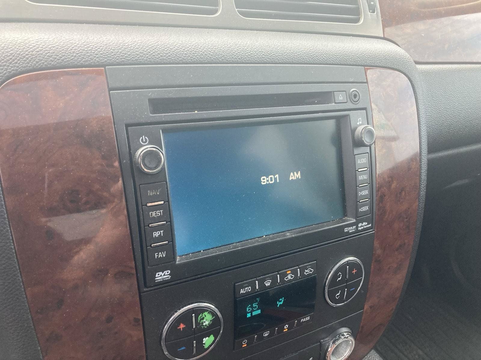 Used 2010 Chevrolet Avalanche LTZ AWD/4WD image 16