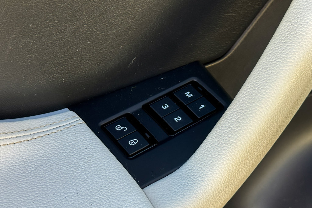 Used 2018 Jaguar F-PACE R-Sport AWD/4WD image 27