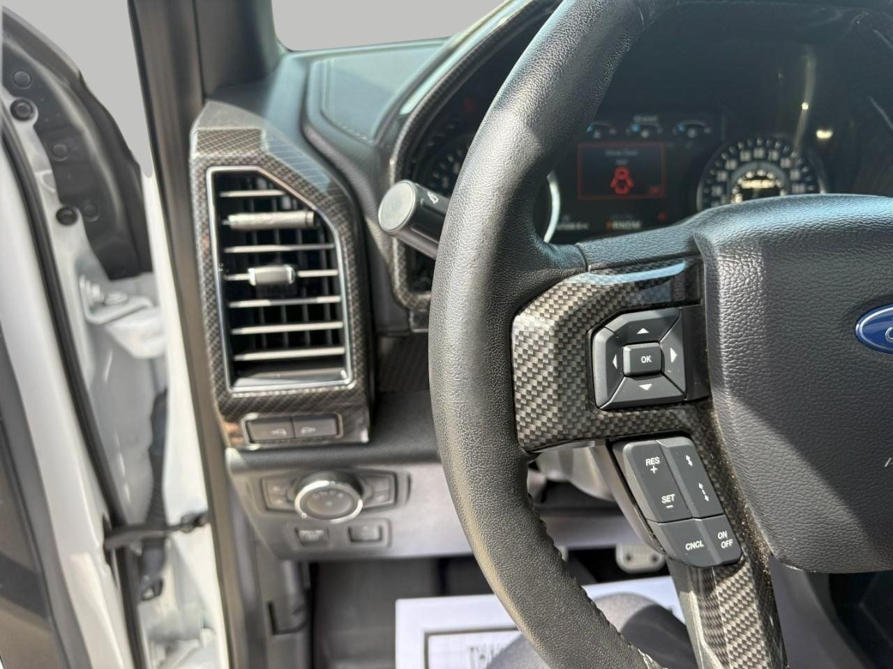 Used 2019 Ford F150 Lariat w/ Equipment Group 502A Luxury AWD/4WD image 39