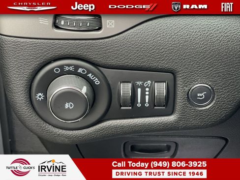Used 2021 Jeep Cherokee Latitude Lux w/ Sun & Sound Group image 23