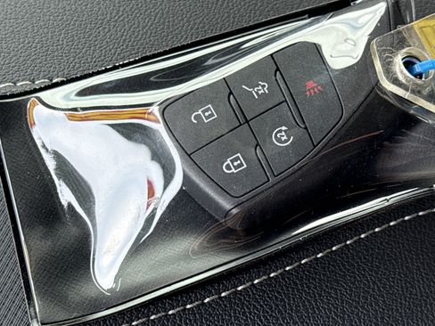 Used 2026 Chevrolet Traverse RS FWD image 37