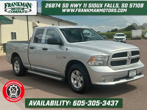 Used 2017 RAM 1500 Express RWD image 1