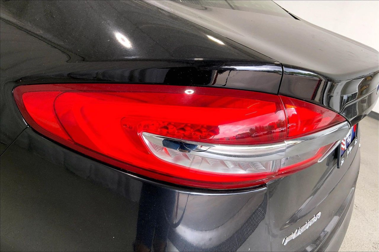 Used 2019 Ford Fusion SE FWD image 13