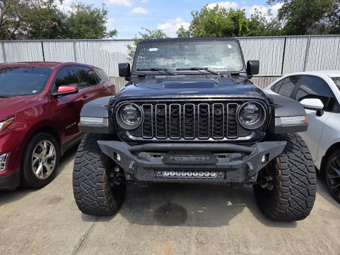 Used 2024 Jeep Wrangler Unlimited Rubicon AWD/4WD image 2