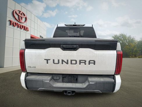 Used 2022 Toyota Tundra SR5 w/ SR5 Convenience Package image 3