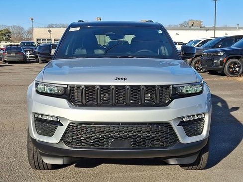 New 2025 Jeep Grand Cherokee Limited AWD/4WD image 2