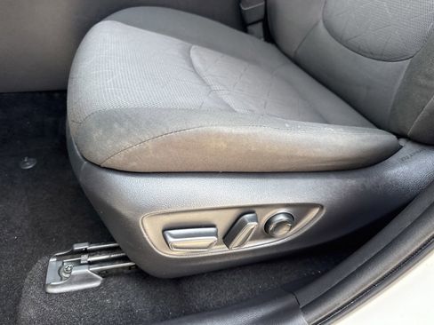Used 2021 Toyota RAV4 XLE w/ Convenience Package FWD image 12