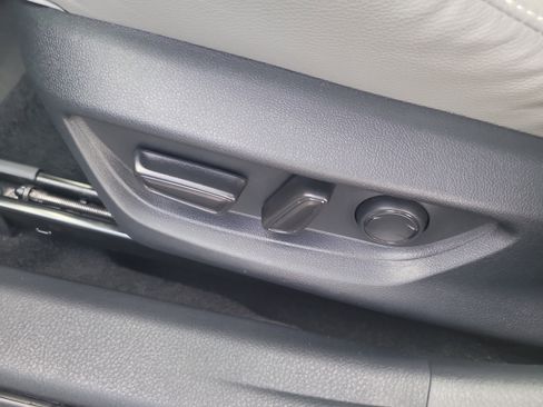 Used 2025 Toyota Camry SE image 20