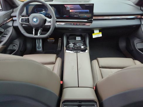 New 2024 BMW i5 eDrive40i w/ M Sport Package image 24