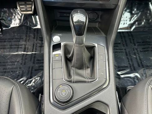 Certified 2022 Volkswagen Tiguan SE R-Line image 37