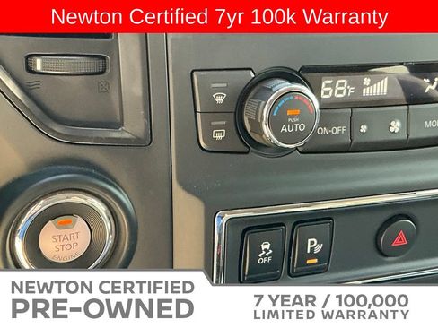 Used 2024 Nissan Titan SV w/ SV Convenience Package RWD image 30