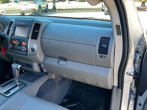 Used 2019 Nissan Frontier SL image 18