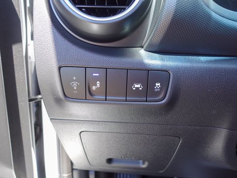 Used 2021 Hyundai Kona Limited AWD/4WD image 14