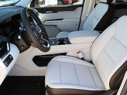 New 2026 GMC Acadia Denali w/ Super Cruise Package FWD image 18
