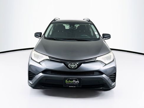 Used 2018 Toyota RAV4 LE image 2