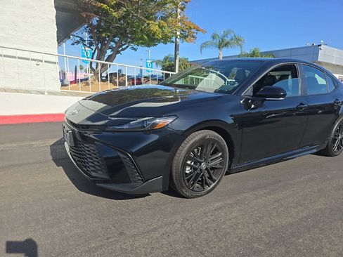 Used 2026 Toyota Camry SE FWD image 3