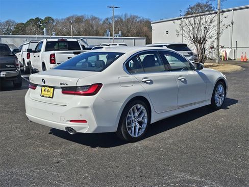 Used 2025 BMW 330i Sedan image 4