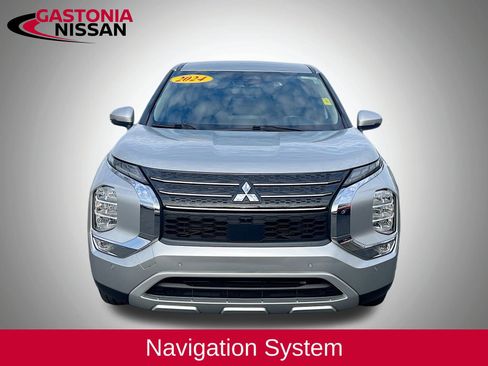 Used 2024 Mitsubishi Outlander SE image 2