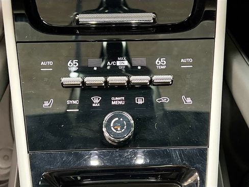 Certified 2024 Porsche Cayenne AWD/4WD image 18