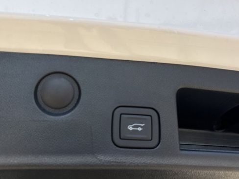 New 2027 Chevrolet Equinox LT w/ Convenience Package II FWD image 7