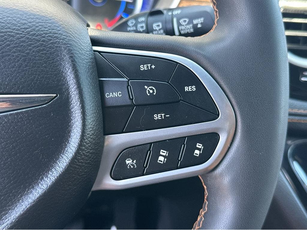 Used 2023 Chrysler Pacifica Pinnacle FWD image 23