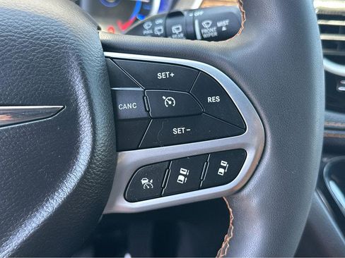 Used 2023 Chrysler Pacifica Pinnacle FWD image 23