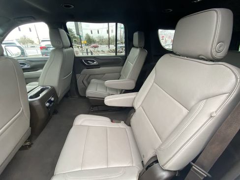 Used 2023 GMC Yukon XL SLT image 22