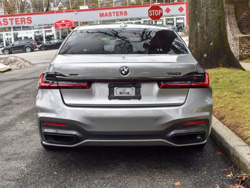 Used 2021 BMW 750i xDrive w/ Executive Package image 7