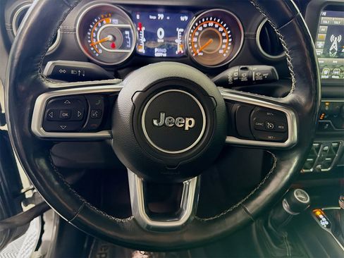 Used 2018 Jeep Wrangler Unlimited Sahara image 13