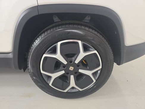 Used 2024 Rivian R1S Adventure AWD/4WD image 10