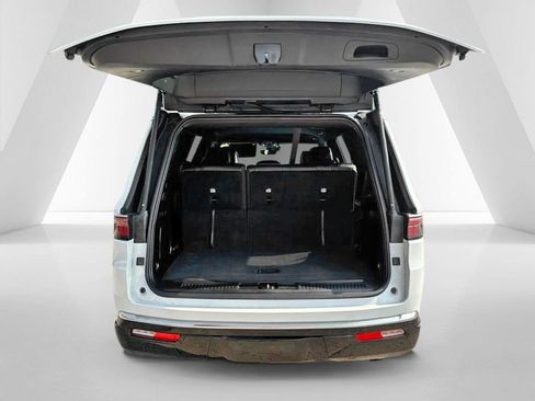 Used 2024 Jeep Wagoneer Series II w/ Flexible Seating Group AWD/4WD image 35