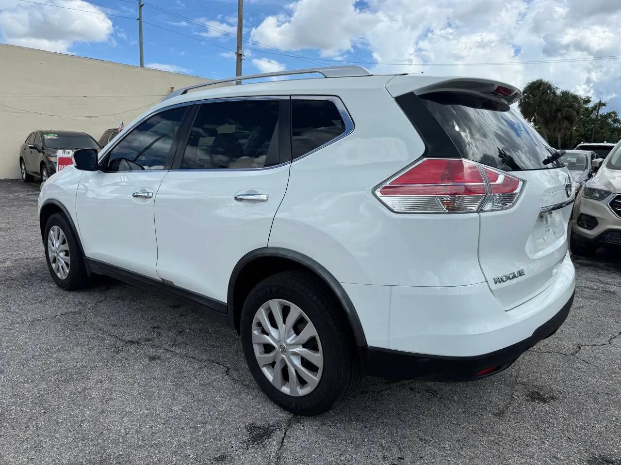 Used 2016 Nissan Rogue S w/ Appearance Package FWD image 5