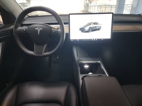 Used 2023 Tesla Model Y AWD image 5