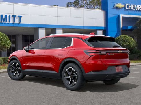 New 2026 Chevrolet Equinox EV LT image 3