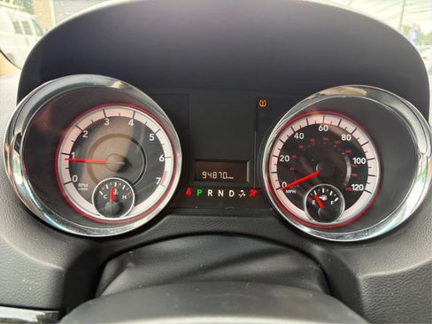 Used 2016 Dodge Grand Caravan SXT w/ UConnect Hands-Free Group FWD image 19