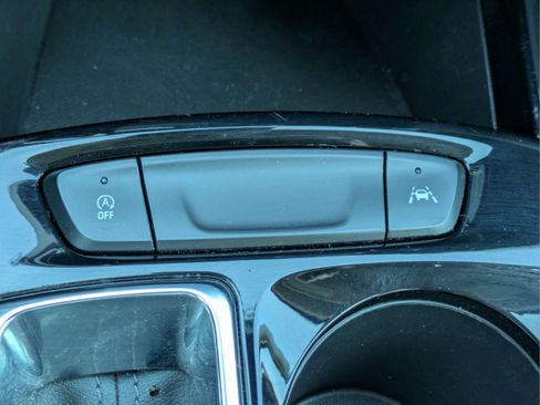 Used 2025 Chevrolet Trax LT FWD image 18