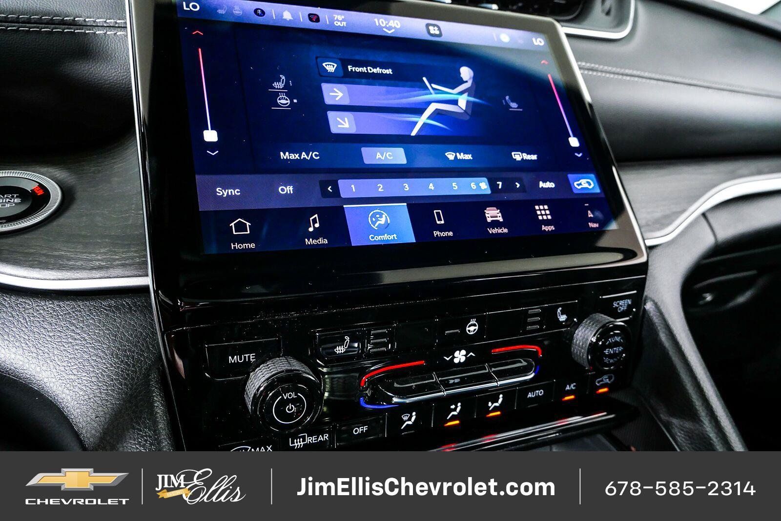 Used 2025 Jeep Grand Cherokee Limited w/ Black Appearance Package RWD image 16