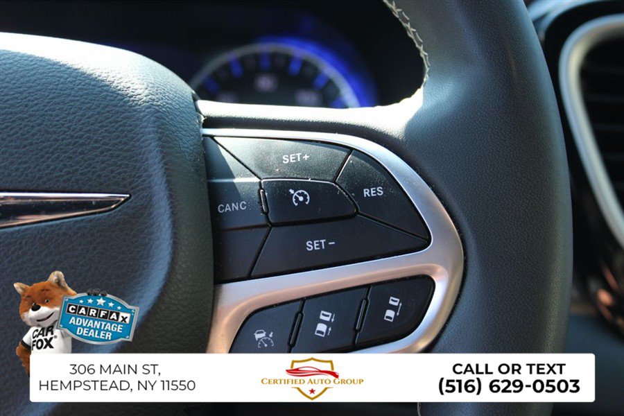 Used 2025 Chrysler Pacifica Select FWD image 14