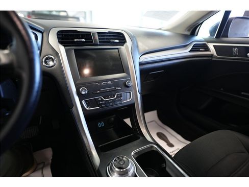 Used 2020 Ford Fusion SE FWD image 18