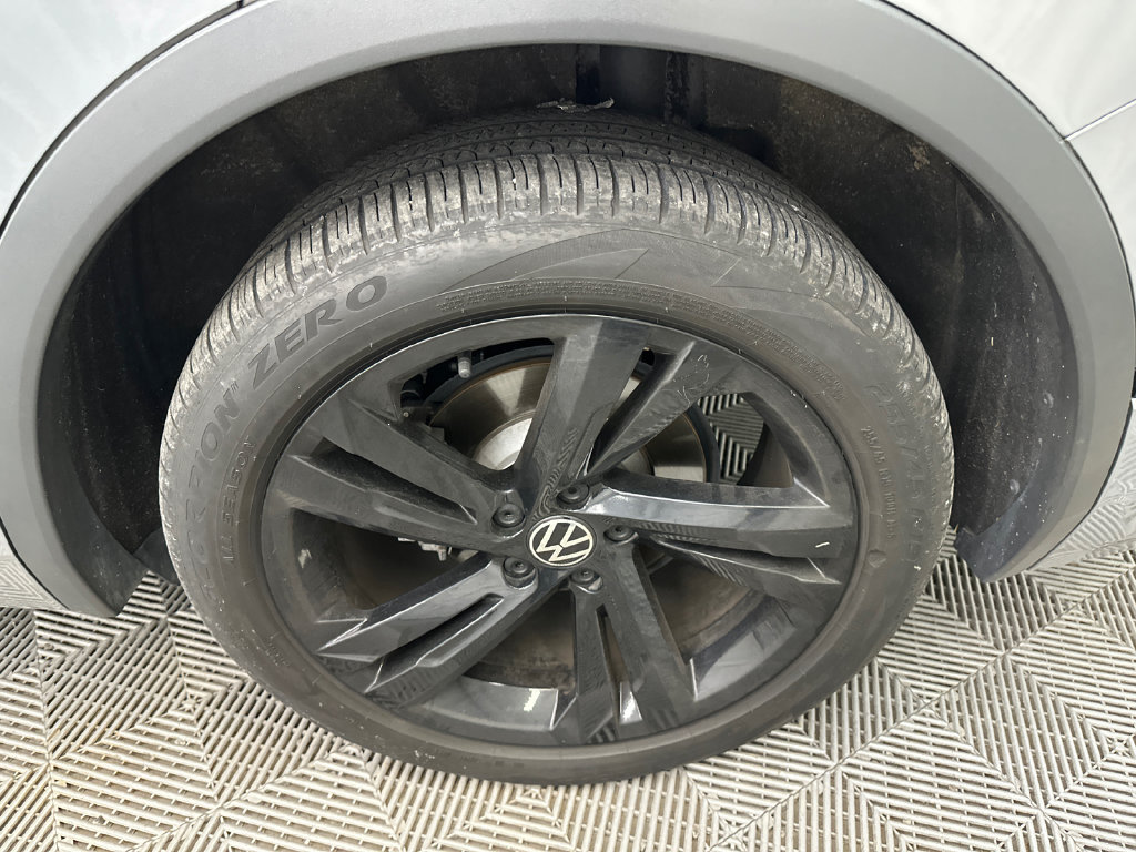Used 2024 Volkswagen Tiguan SE R-Line FWD image 22