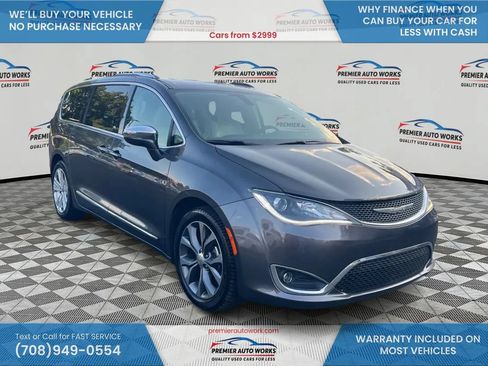 Used 2017 Chrysler Pacifica Limited FWD image 3