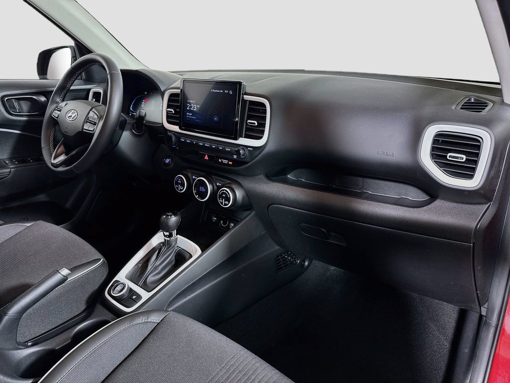 Used 2024 Hyundai Venue Limited FWD image 30