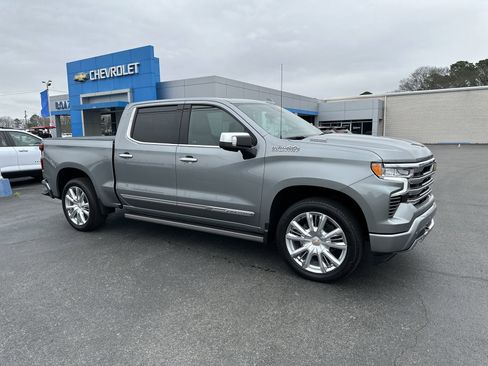 Used 2025 Chevrolet Silverado 1500 High Country AWD/4WD image 1