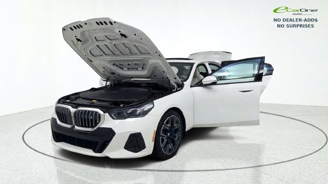 Used 2025 BMW i5 eDrive40 w/ M Sport Package AWD/4WD image 13